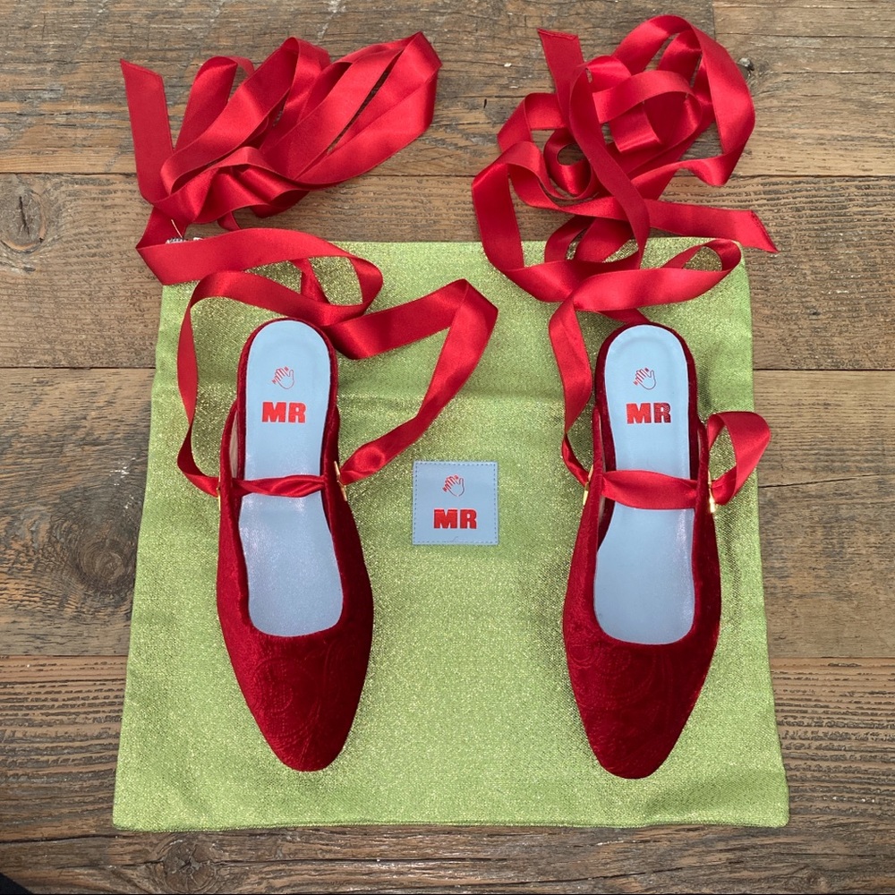 MR BY MAN REPELLER Red Ballet Velvet Flats